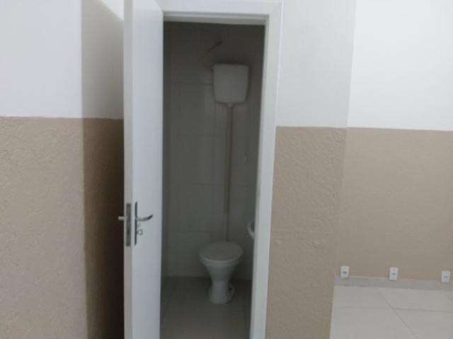 Alugo excelente sala comercial térrea na rua geral da agrônomica - Foto 10