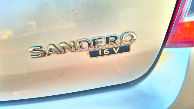 Renault Sandero - carro de mulher - Foto 9