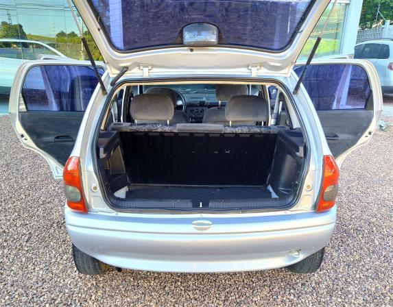 CORSA 2001/2002 1.0 MPFI MILENIUM 8V GASOLINA 4P MANUAL - Foto 8