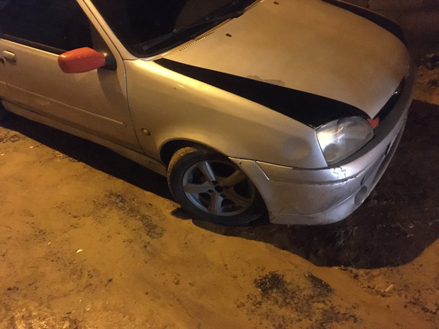 Vendo Ford Fiesta 2002 completo 6400 $