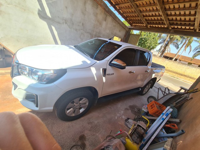 VENDE-SE TOYOTA HILUX 2018-2018