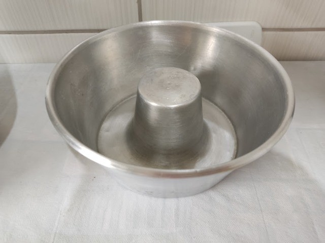Lote De 27 Formas De Aluminio Para Bolo Ou Pudim com furo 20 Cm - Foto 4