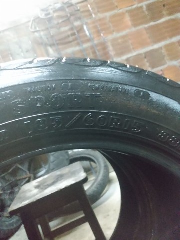 Vendo dois pneu reaberto referência 185/60R15 no momento só posso responde no zap *