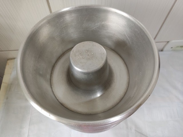 Lote De 27 Formas De Aluminio Para Bolo Ou Pudim com furo 20 Cm - Foto 2