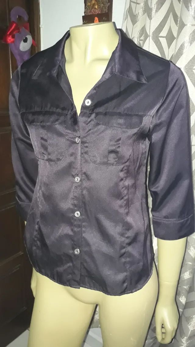 BLUSA PRETA LISA TECIDO C BRILHO ACETINADO TAM G - Foto 4
