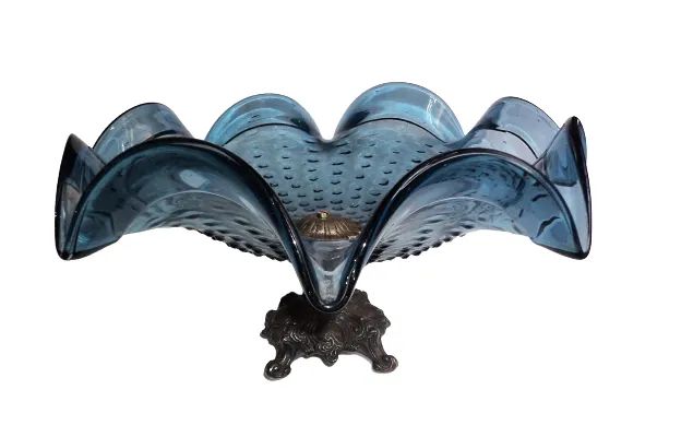 Antigo Centro de Mesa em Vidro Azulado e detalhes em metal - Foto 5