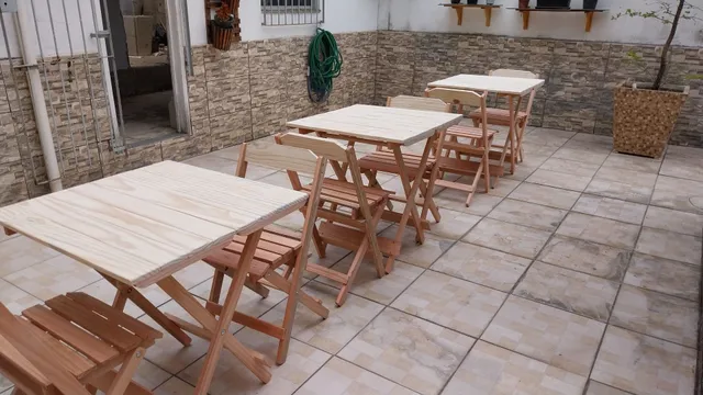 Jogo de Mesa 60x60 e 2 Cadeiras em Aço Dobrável para Restaurante