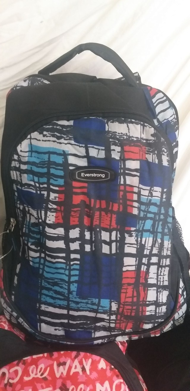 5 mochilas, 5 estampas diferente, qual vc vai querer!? - Foto 3