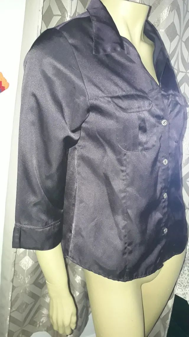 BLUSA PRETA LISA TECIDO C BRILHO ACETINADO TAM G