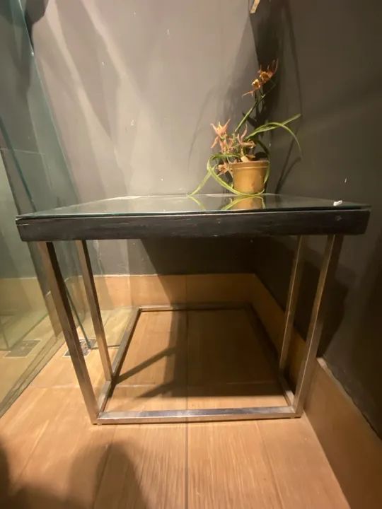 Mesa de apoio quadrada 