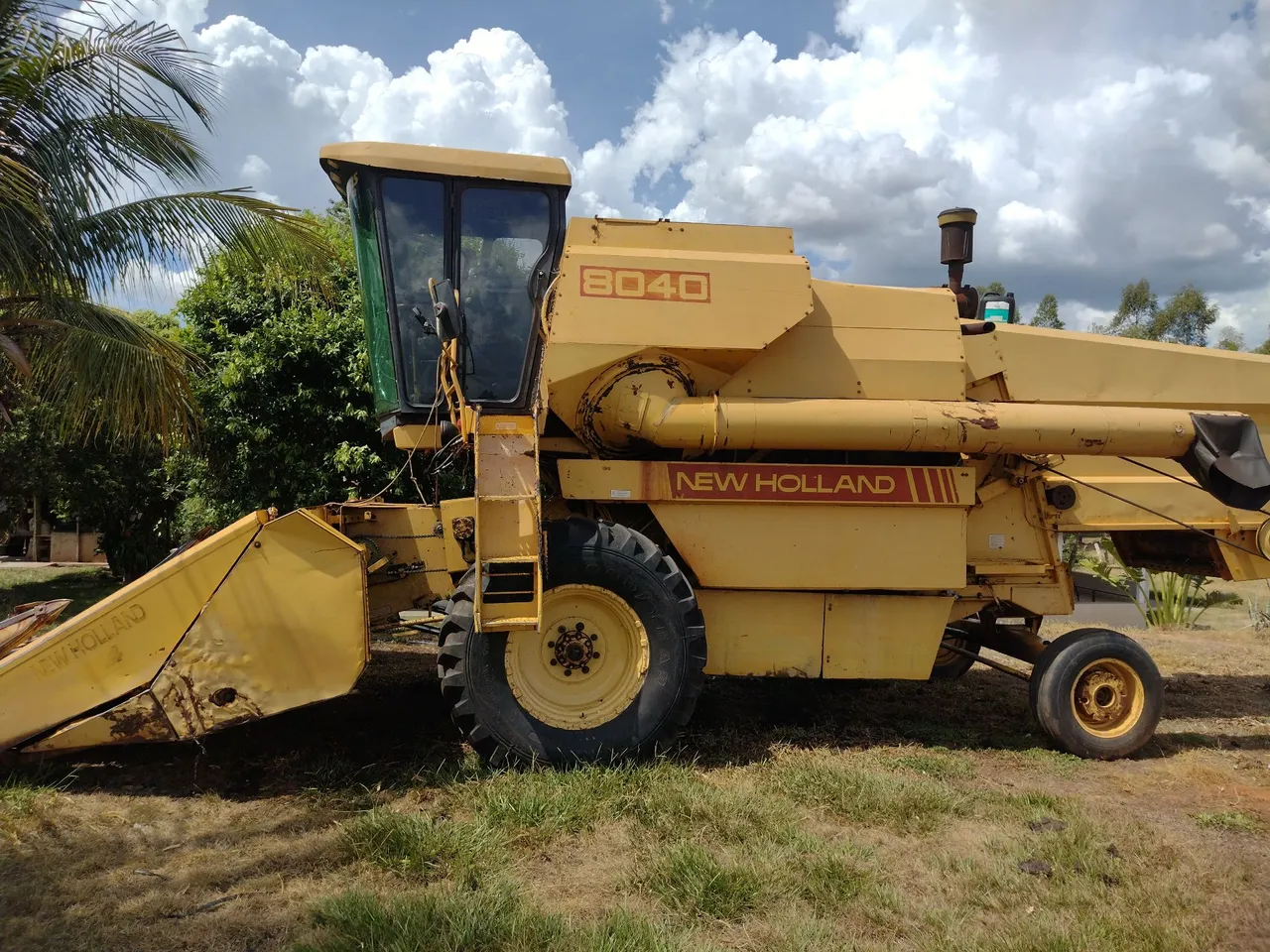 Colheitadeira New Holland 8040