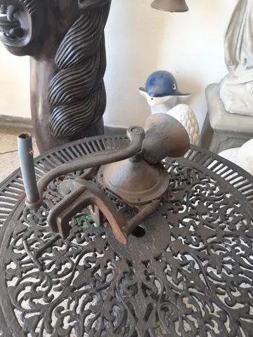 Moedor antigo de café em ferro fundido 
