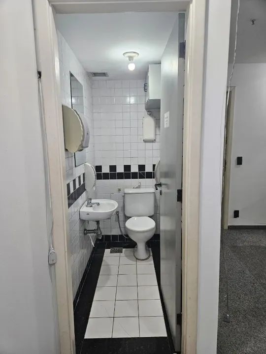 Sala Comercial para Locação no Centro de Niterói - 43m² - Ótima Localização - Foto 4