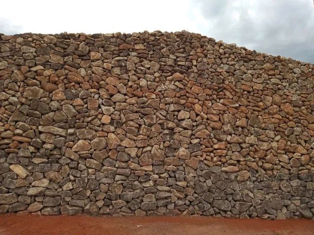Muro de pedras bolão moledo  - Foto 3