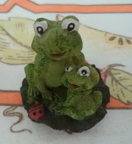 Sapinho Feito Com Resina - Foto 3