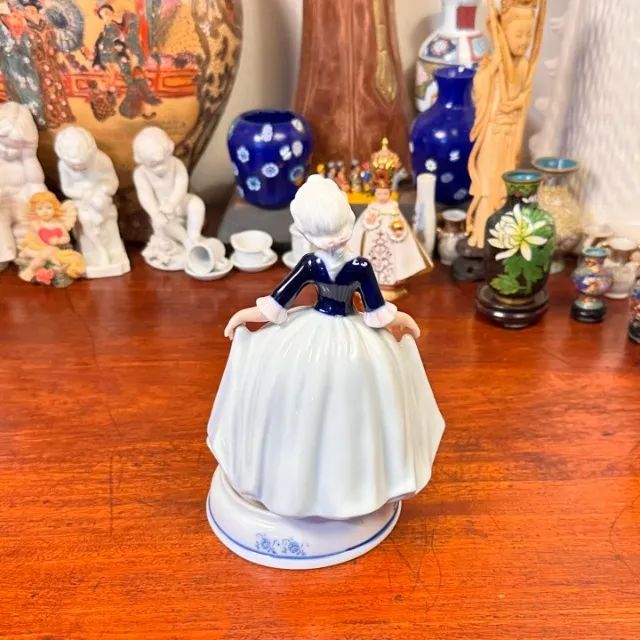 Bibelô em fina porcelana estilo inglês. - Foto 2