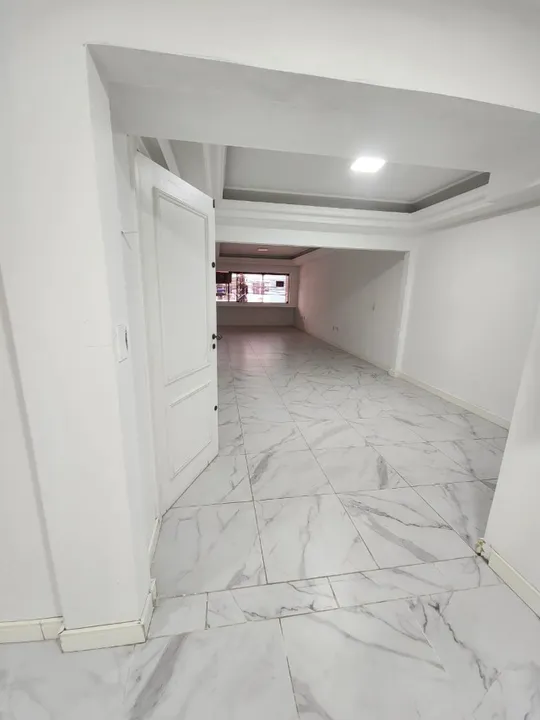 Vende-se duas salas comerciais e uma vaga de garagemno centro de Balneário Camboriú