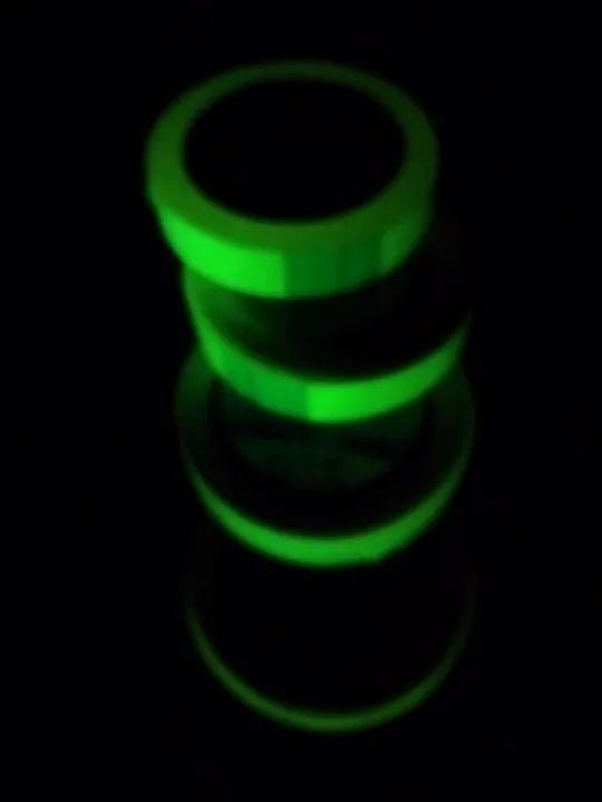 Fita fotoluminescente Pro Glow brilha no escuro kit com 4 unidades.