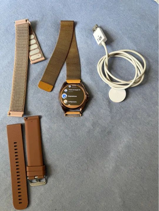 Smartwatch Michael Kors dourado com pulseira de metal - Foto 4
