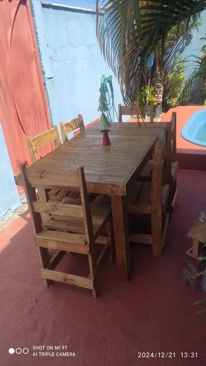 Mesa em Madeira Maçica Pinus Com 6 Cadeiras - Foto 3