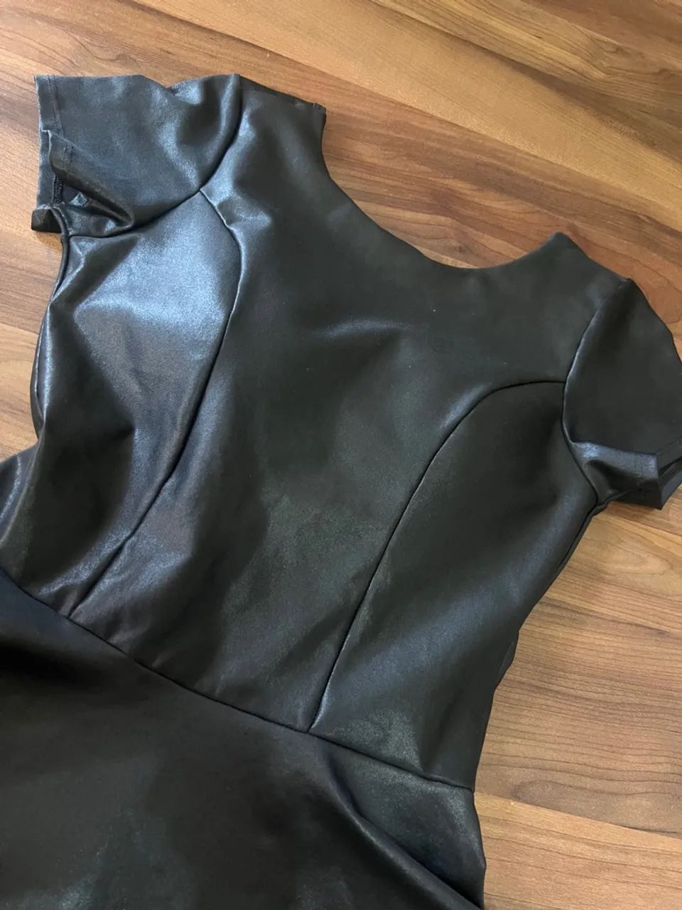 Blusinha courino com babado  - Foto 4