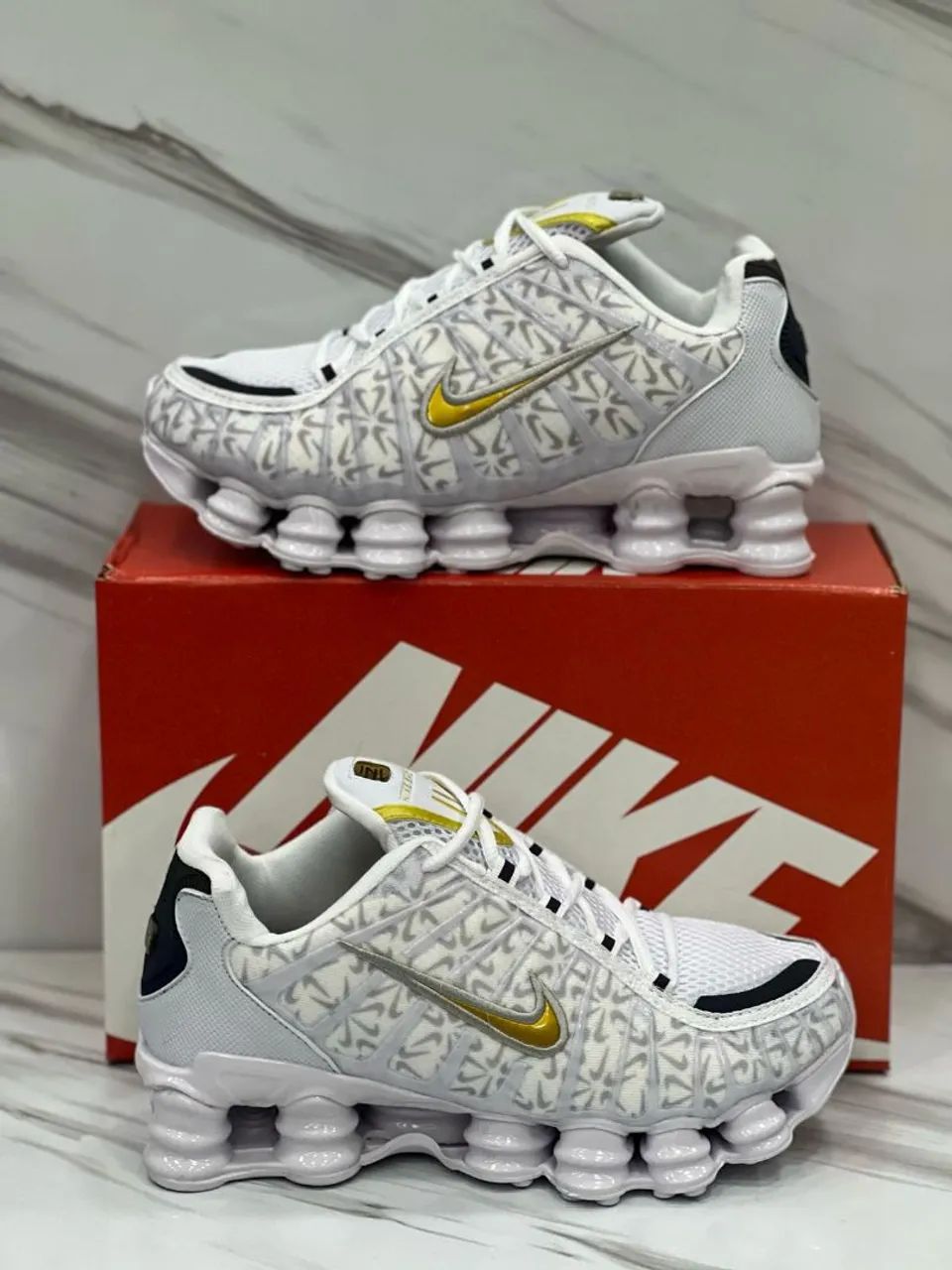 Nike Shox 12 molas - Branco com Dourado - Novo