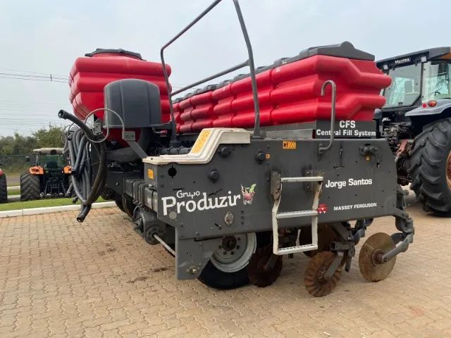 Plantadeira MF713 HF pneumática - Foto 5