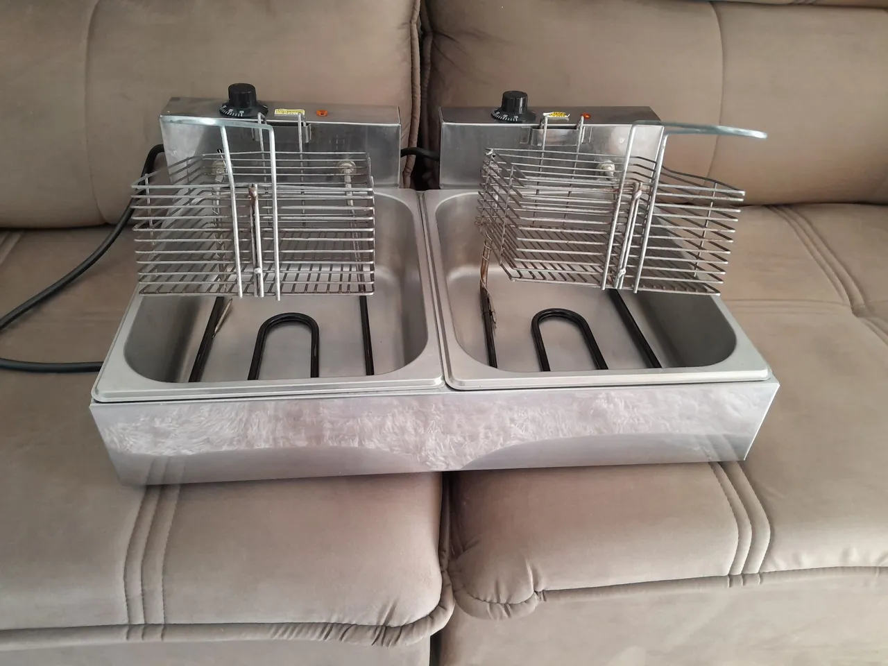 Fritadeira Elétrica Dupla para Uso Comercial