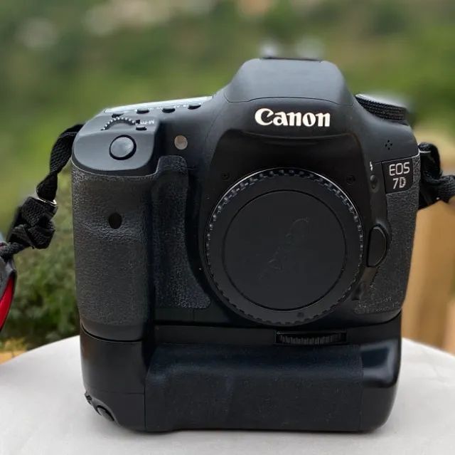 Canon EOS 7D - Câmera DSLR Profissional (Corpo)