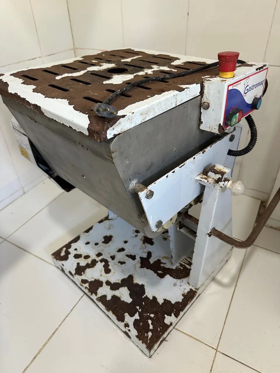 Amassadeira Semi Rápida 25kg MBI 25 Bivolt Gastromaq - Foto 3
