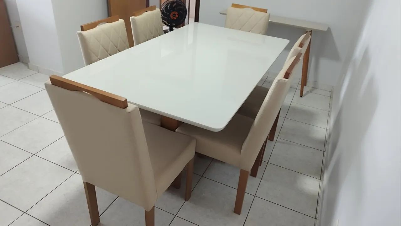 Mesa de Jantar com 6 Cadeiras e Detalhe Religioso - Foto 2