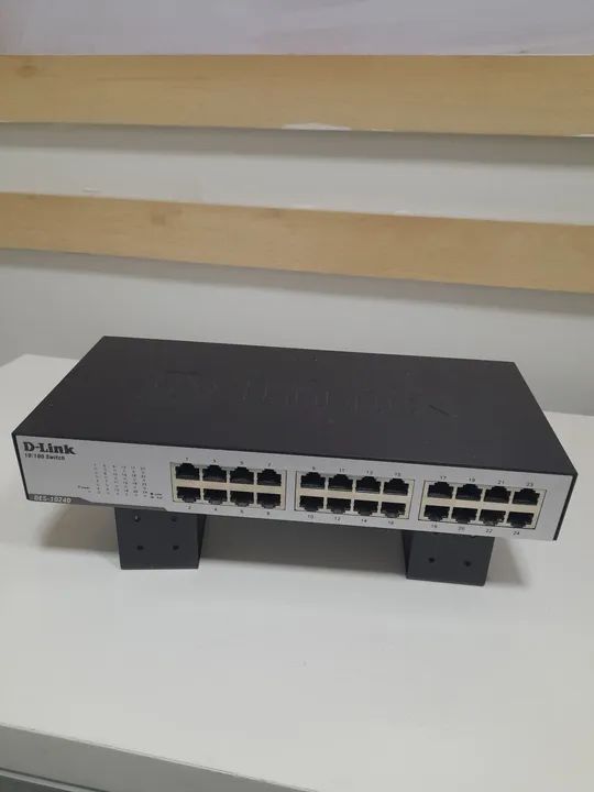 Switch D-Link 10/100 Des-1024D COM 24 Portas