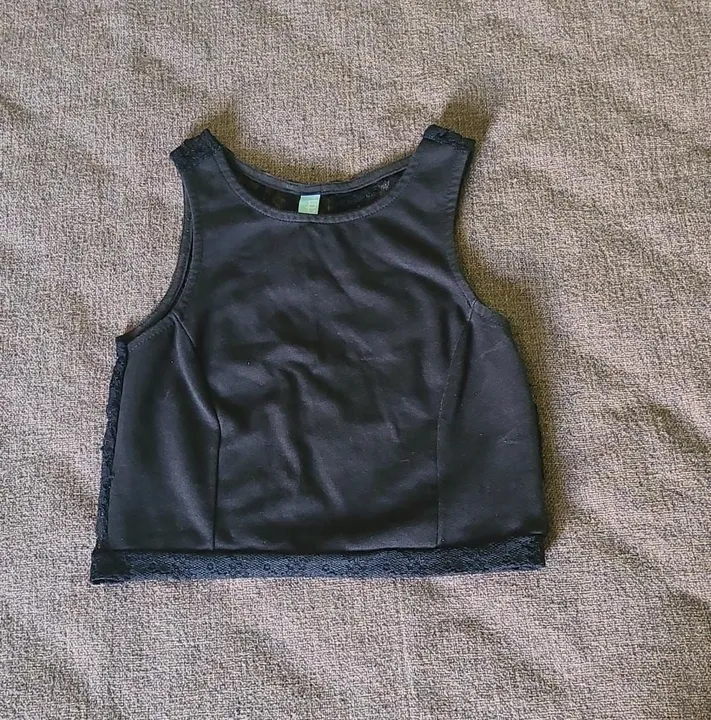 Top Cropped Preto com Detalhe em Renda