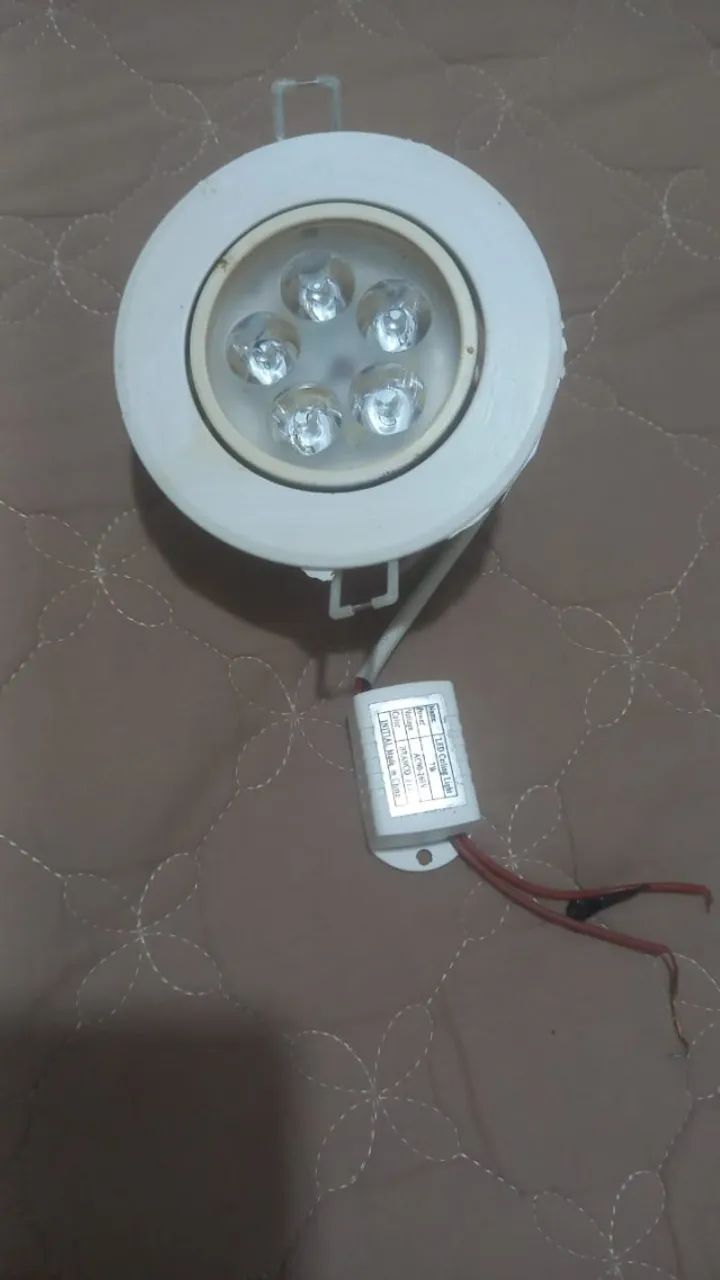 Spot led 7w branco frio com defeito usado.