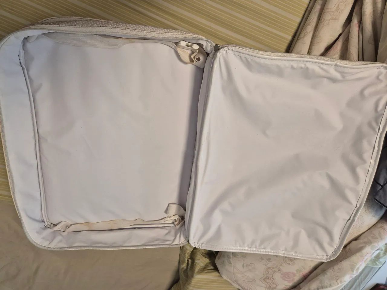 Bolsa Maternidade Bordada - Delicada e Charmosa - Foto 3