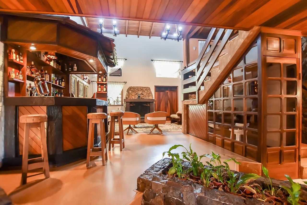 Casa para venda com 480 m² com 5 quartos, churrasqueira e lareira 5 vagas em Ahú - Curitib - Foto 4