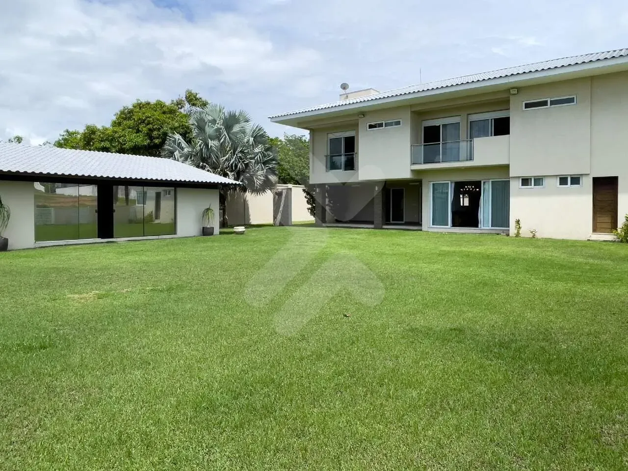 Casa à locação em Pium (Parnamirim/RN) | Condomínio Alphaville | 4 suítes, 460m²
