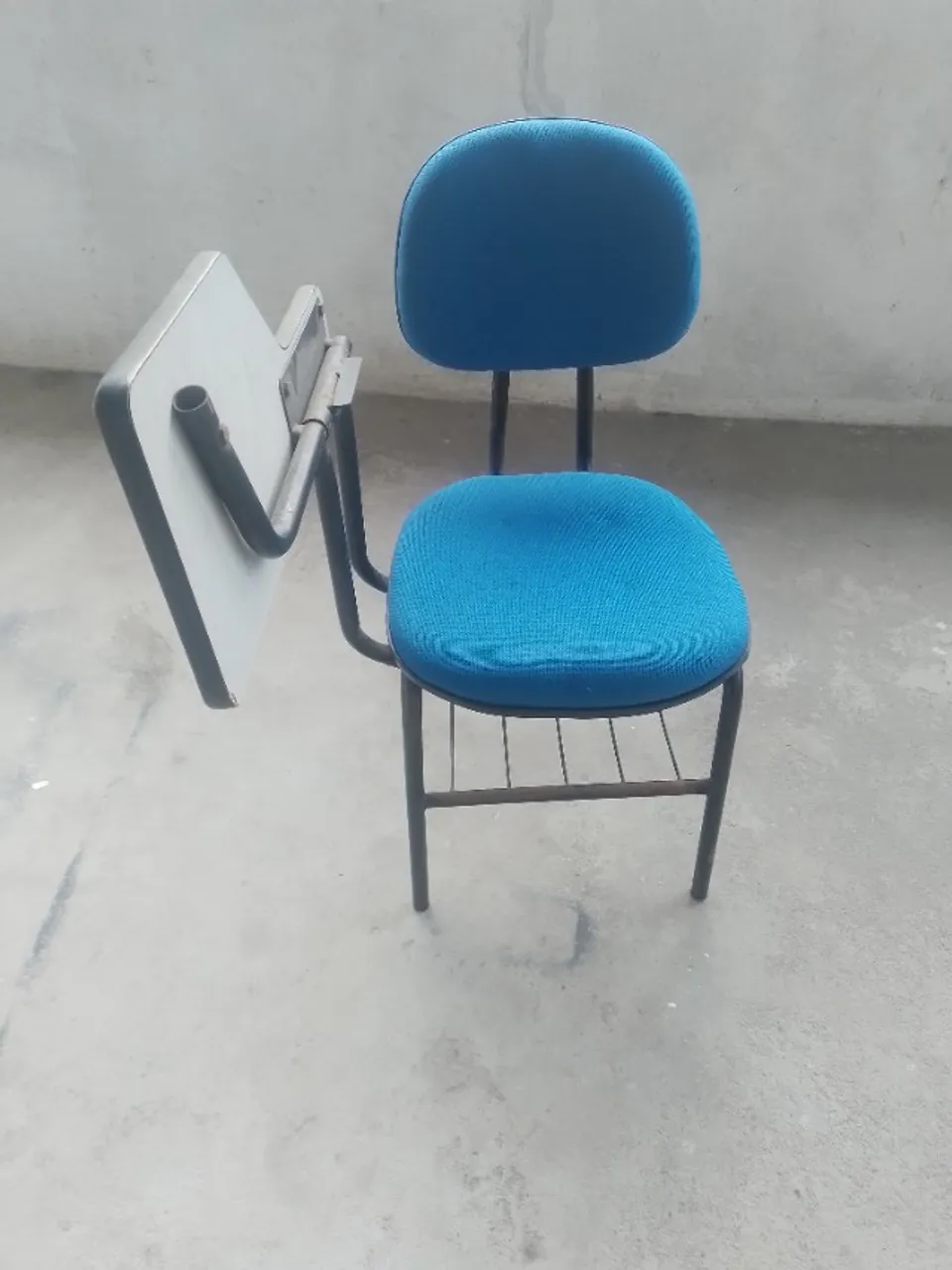 Cadeiras Universitária com prancheta escamoteavel