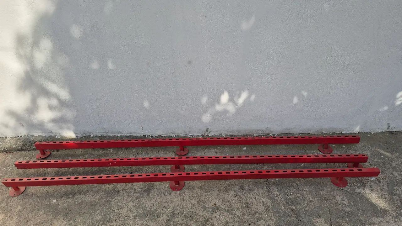 Arara de Parede Vermelha  - Foto 3