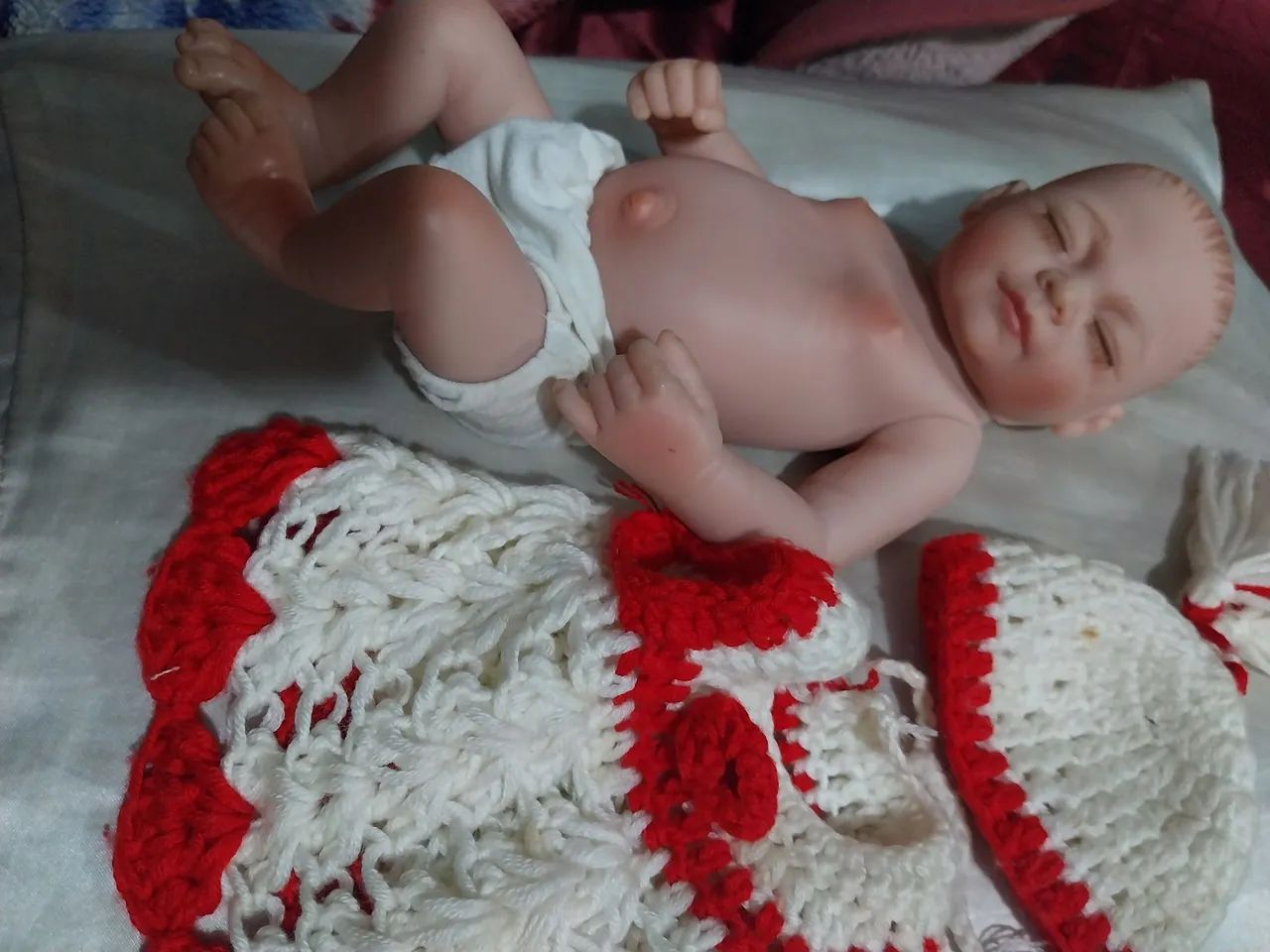 Bebê Reborn Mini 27 cm- roupinha de croche feita a mão  - Foto 3