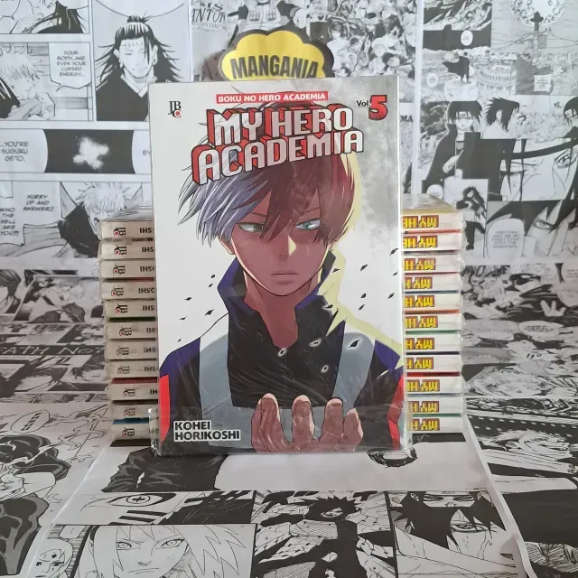Boku No Hero volumes 1 ao 12.