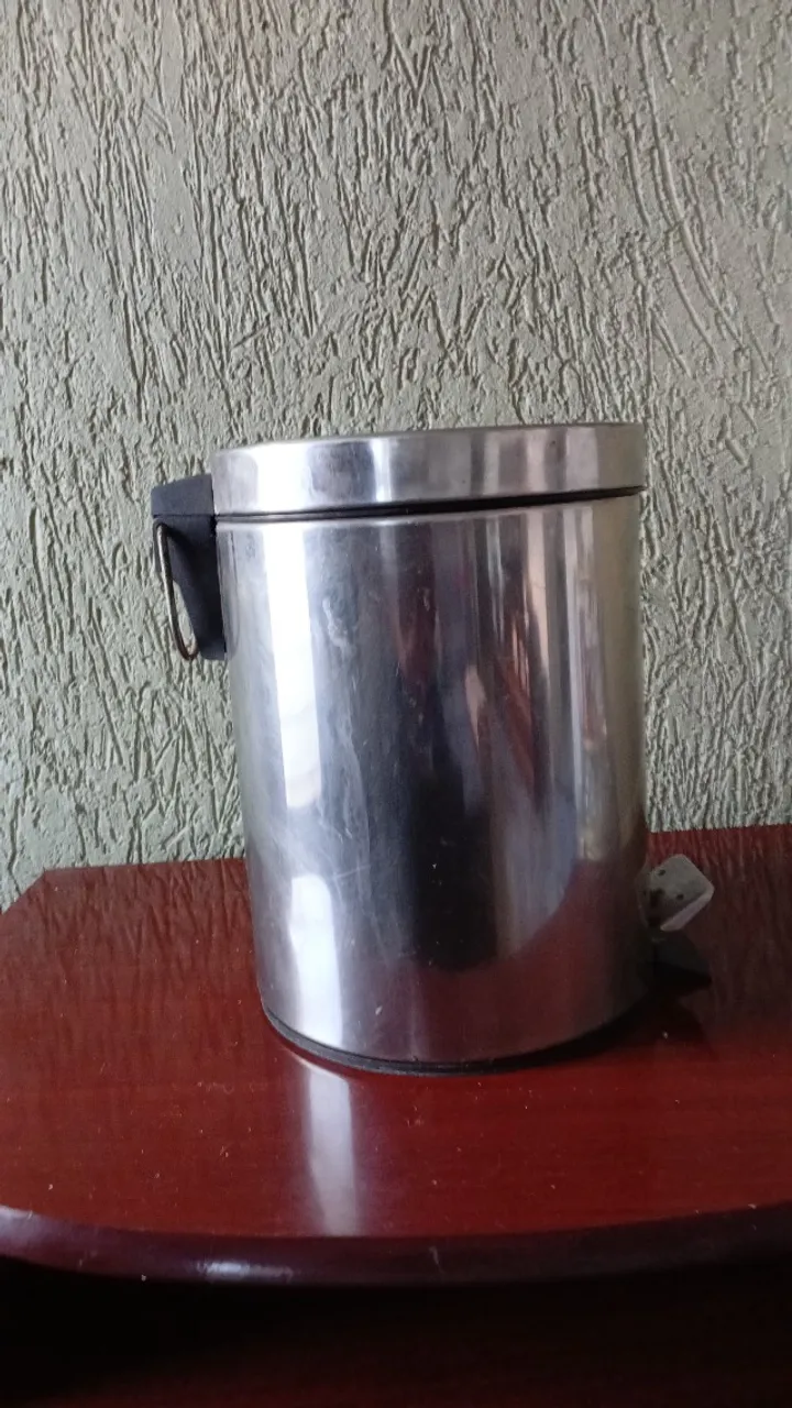 Lixeira inox 5 litros com pedal e balde removível