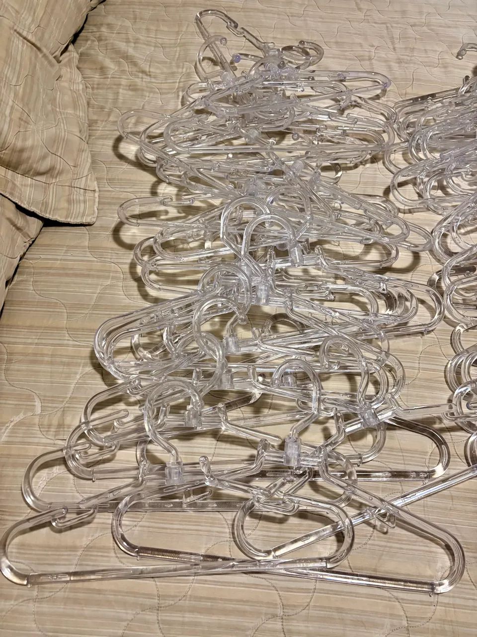 62 Cabides de acrílico - com garra e sem  - Foto 3