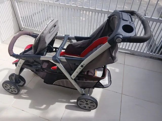 Carrinho de bebê duplo64176430520835124