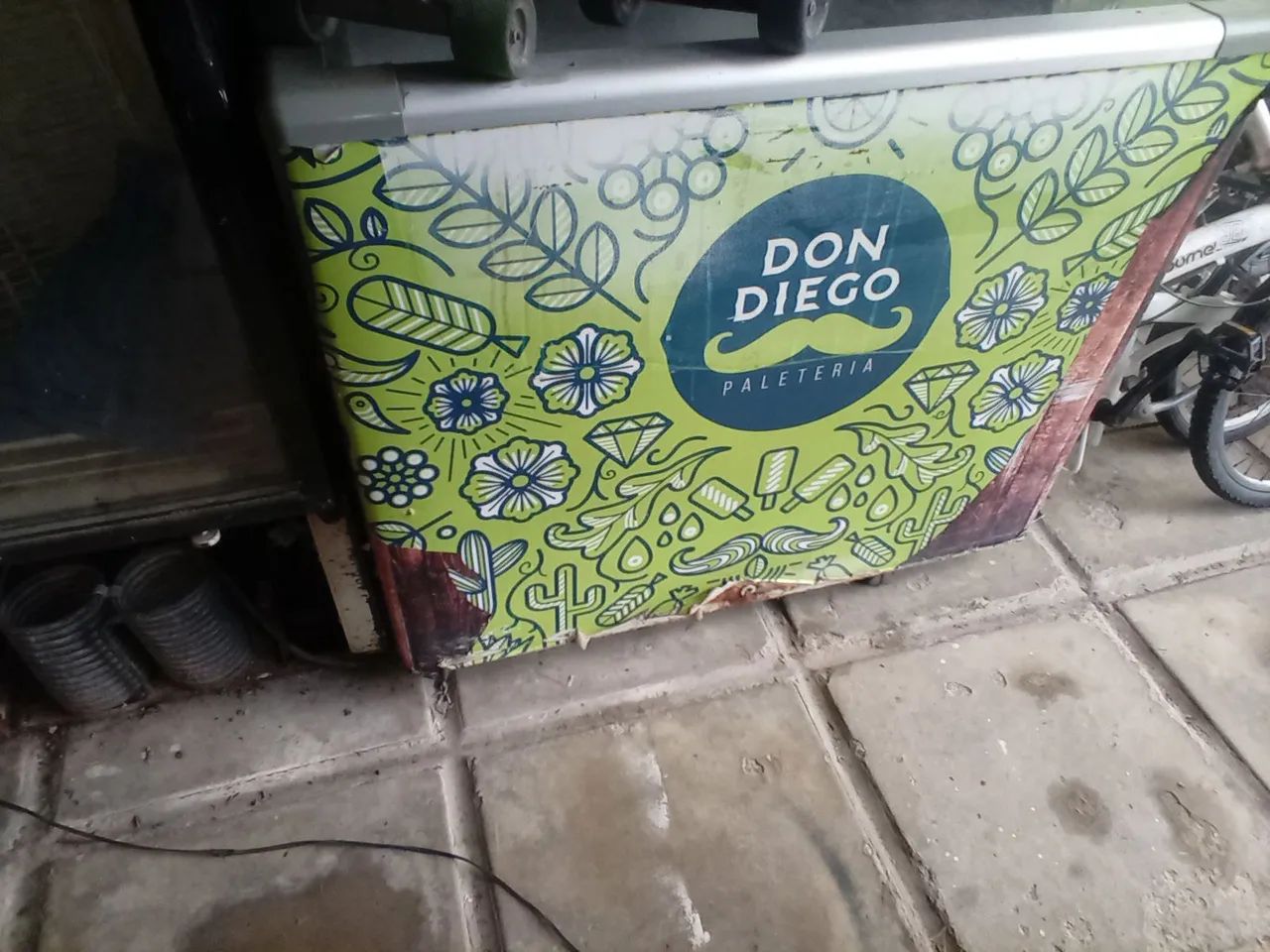 Freezer horizontal 02 portas de vidro 