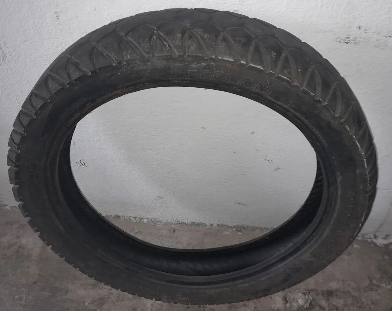 Pneu traseiro aro 17 Bros 125/150/160 - Foto 5