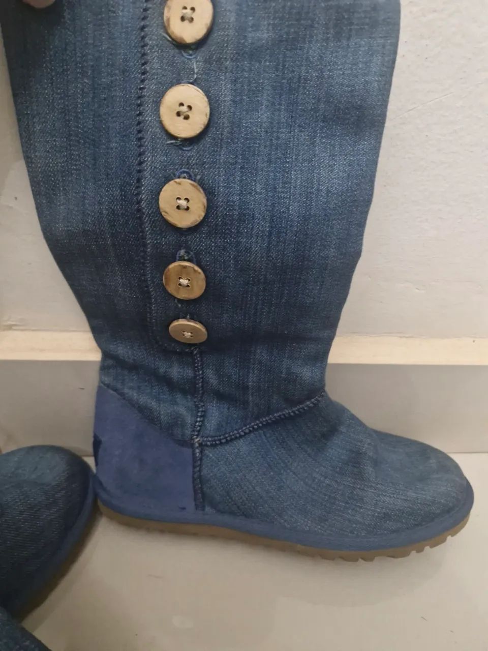 Bota UGG Jeans - Conforto e Estilo original - Foto 3