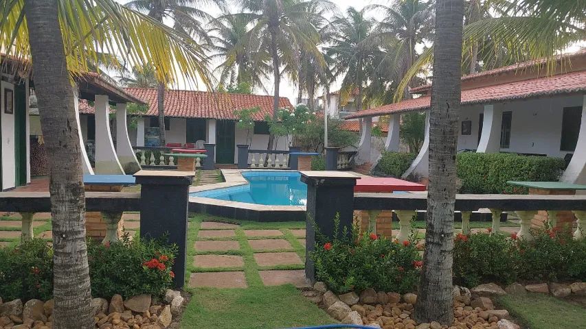 Casa plana com quatro quartos - Morro Branco - 550m² 