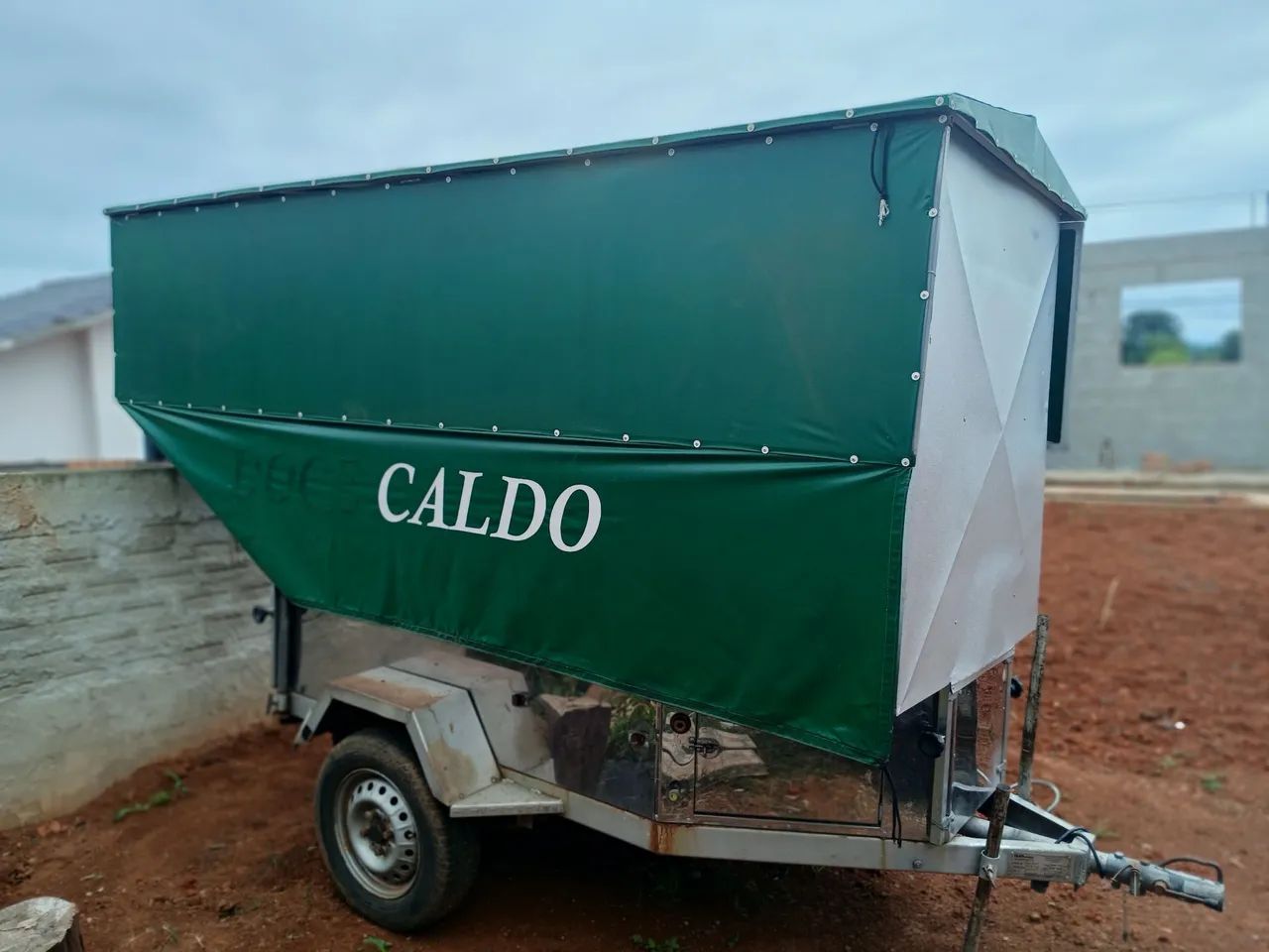 Trailer caldo de cana + fritadeira de pastel