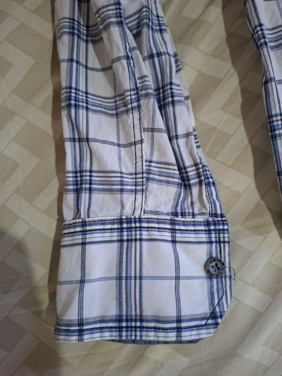 Camisa social listrada branca azul - Foto 4
